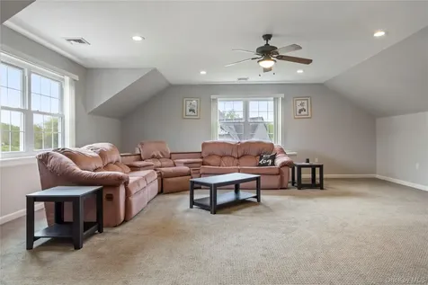 37 W Deer Trail Pawling NY 12564