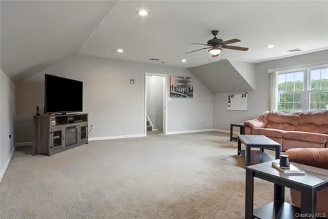 37 W Deer Trail Pawling NY 12564