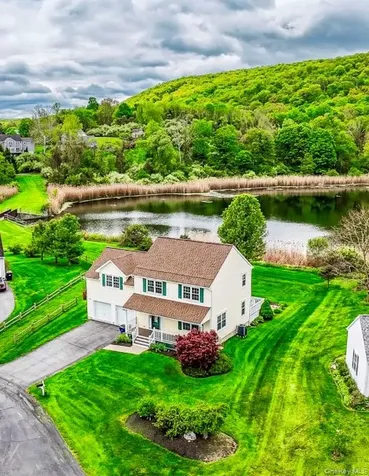 37 W Deer Trail Pawling NY 12564