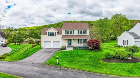 37 W Deer Trail Pawling NY 12564