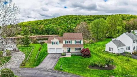 37 W Deer Trail Pawling NY 12564
