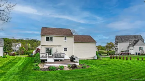 37 W Deer Trail Pawling NY 12564
