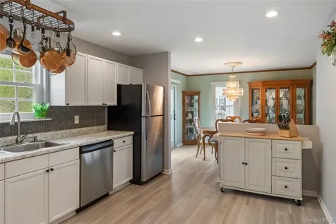 37 W Deer Trail Pawling NY 12564