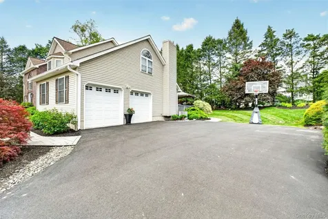 105 Jessica Court Cornwall NY 12518