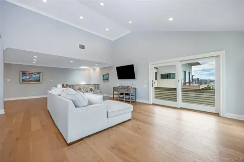 29 Bath Street Lido Beach NY 11561