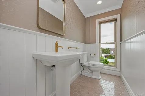 29 Bath Street Lido Beach NY 11561