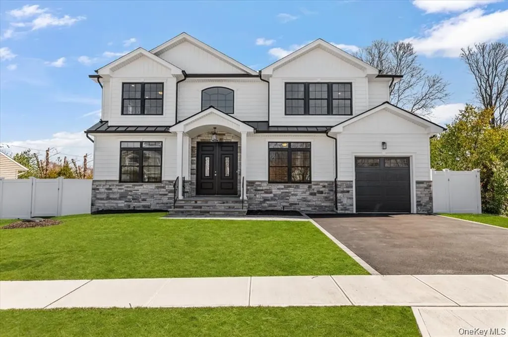 10 Lee Place Old Bethpage NY 11804