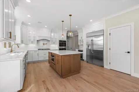 10 Lee Place Old Bethpage NY 11804
