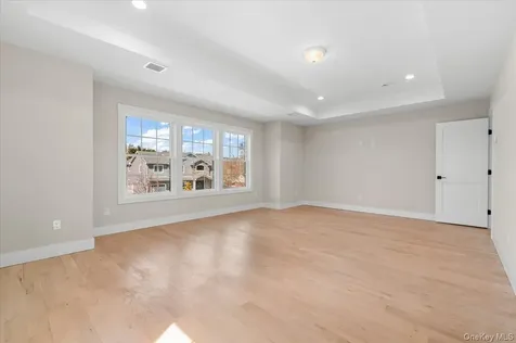 10 Lee Place Old Bethpage NY 11804