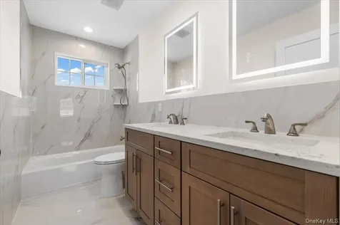10 Lee Place Old Bethpage NY 11804