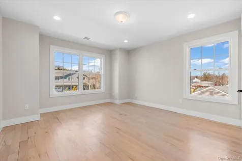 10 Lee Place Old Bethpage NY 11804