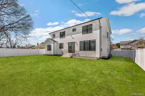 10 Lee Place Old Bethpage NY 11804