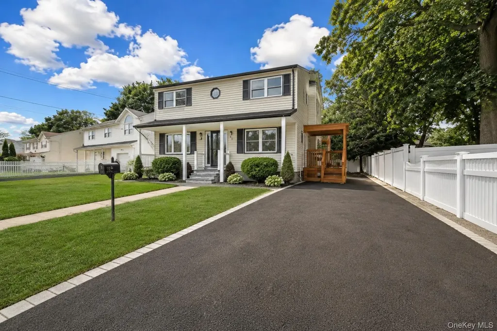 92 Washington Avenue Deer Park NY 11729