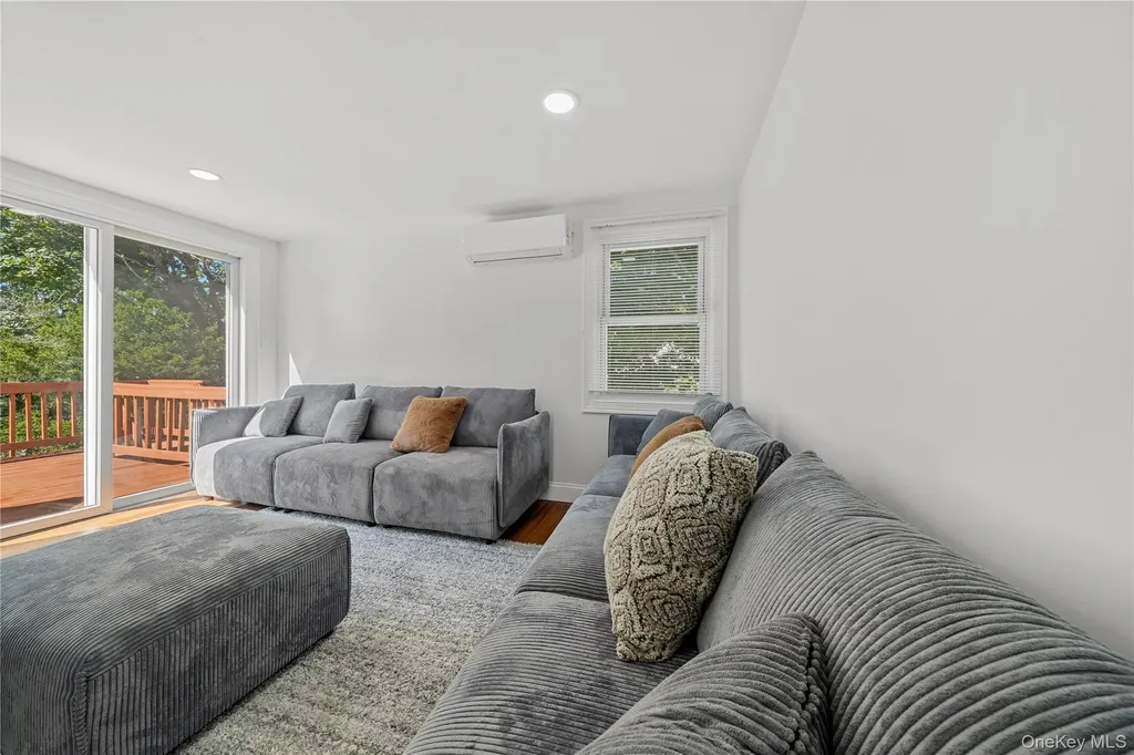 92 Washington Avenue Deer Park NY 11729