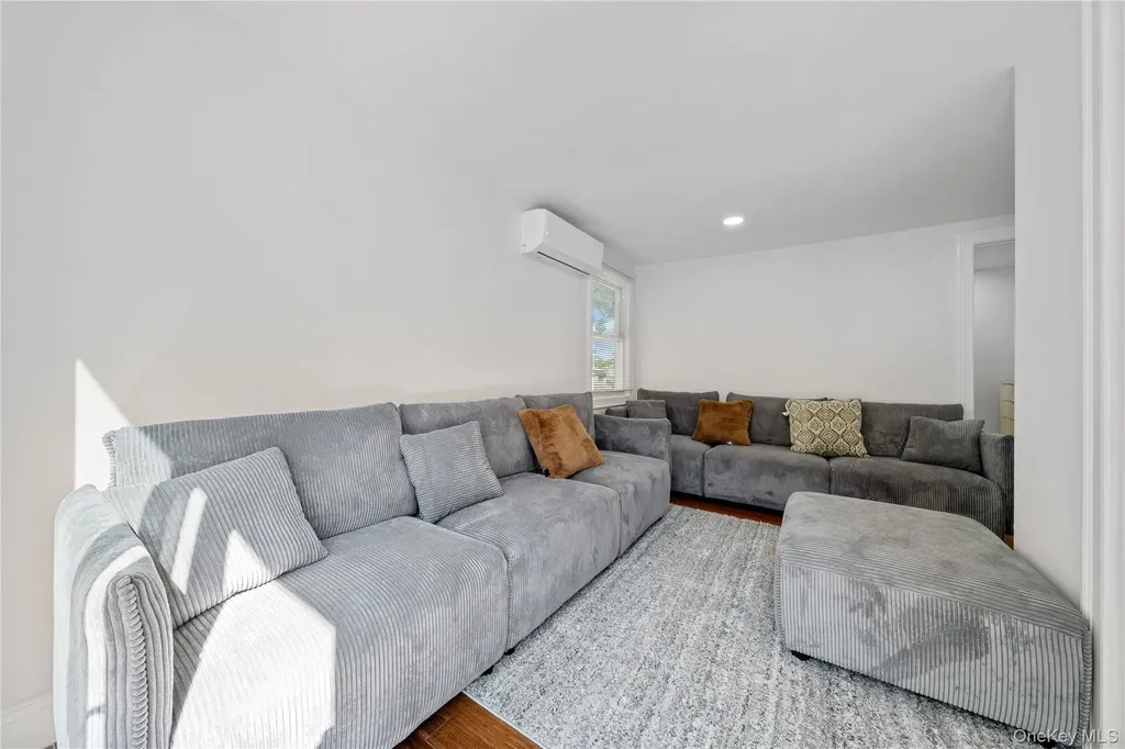 92 Washington Avenue Deer Park NY 11729