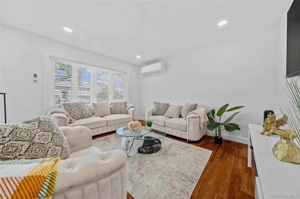 92 Washington Avenue Deer Park NY 11729