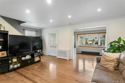 38 Emmett Terrace New Rochelle NY 10805