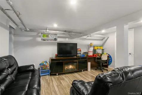 38 Emmett Terrace New Rochelle NY 10805