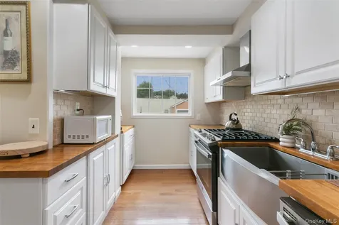 38 Emmett Terrace New Rochelle NY 10805
