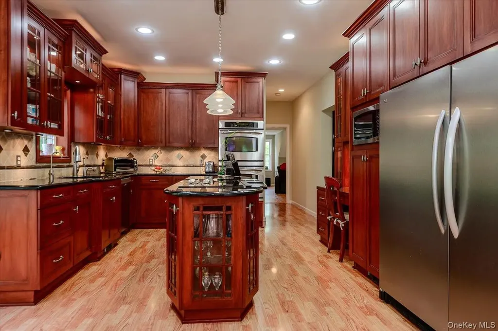 24 Muscoot Road E Mahopac NY 10541