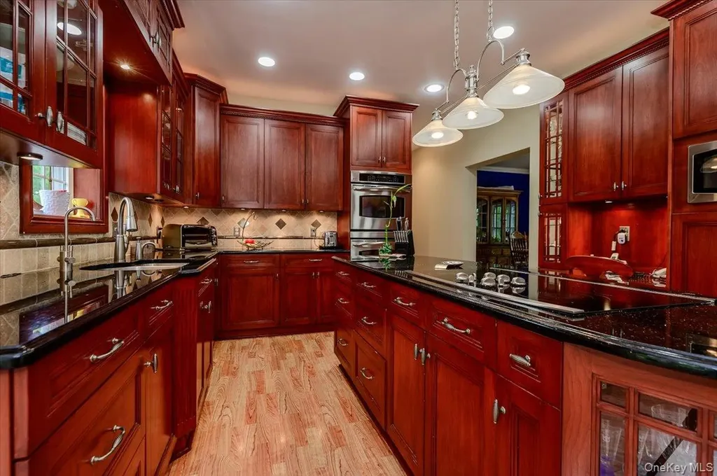 24 Muscoot Road E Mahopac NY 10541
