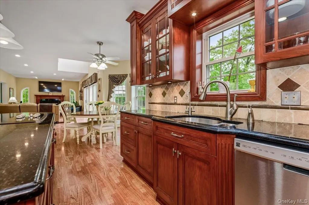 24 Muscoot Road E Mahopac NY 10541