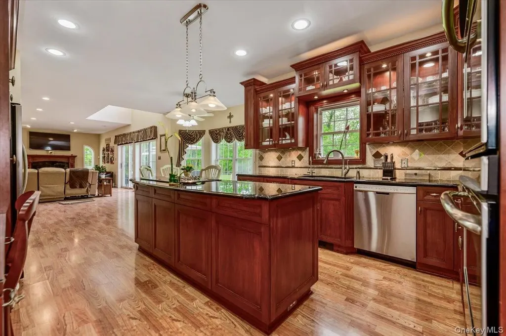 24 Muscoot Road E Mahopac NY 10541