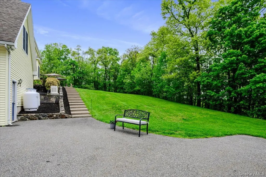 24 Muscoot Road E Mahopac NY 10541