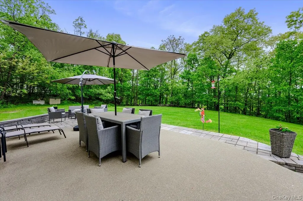 24 Muscoot Road E Mahopac NY 10541