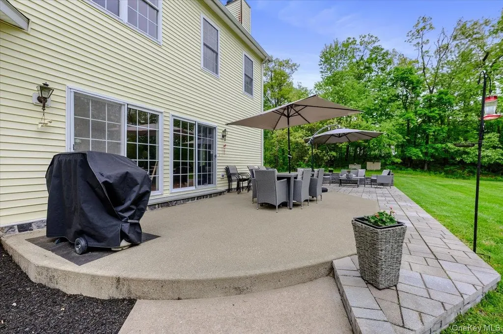 24 Muscoot Road E Mahopac NY 10541
