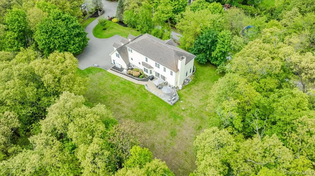 24 Muscoot Road E Mahopac NY 10541