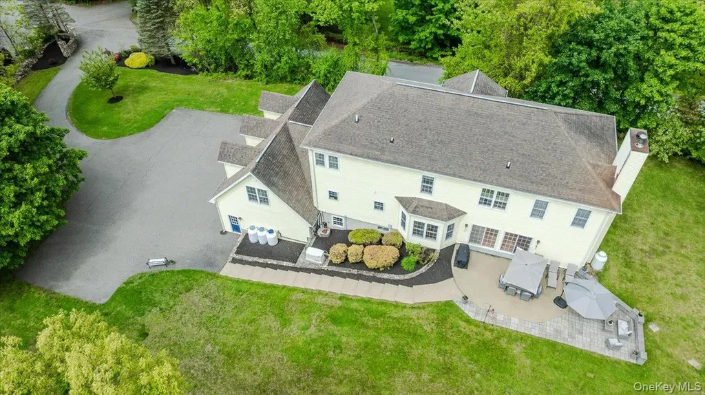 24 Muscoot Road E Mahopac NY 10541