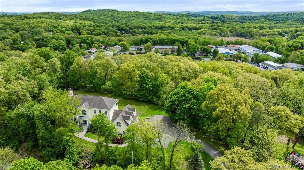 24 Muscoot Road E Mahopac NY 10541
