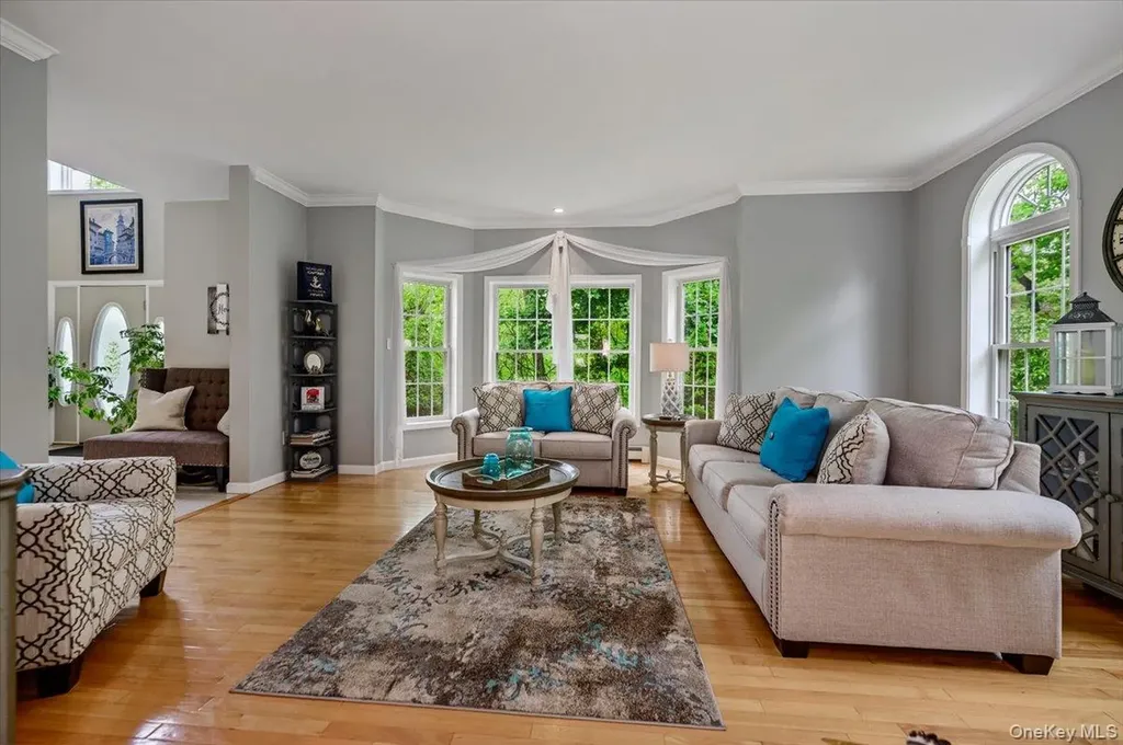 24 Muscoot Road E Mahopac NY 10541
