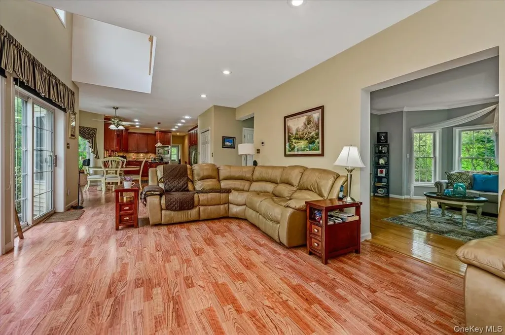 24 Muscoot Road E Mahopac NY 10541