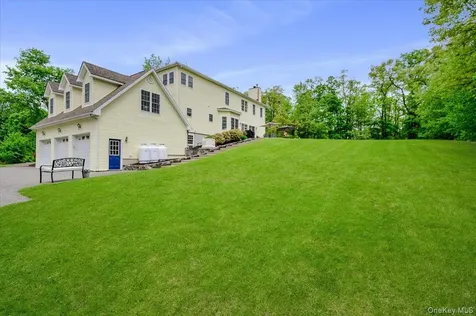 24 Muscoot Road E Mahopac NY 10541