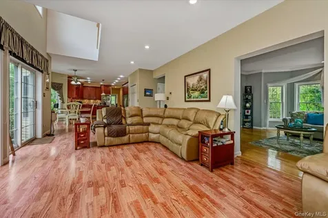 24 Muscoot Road E Mahopac NY 10541