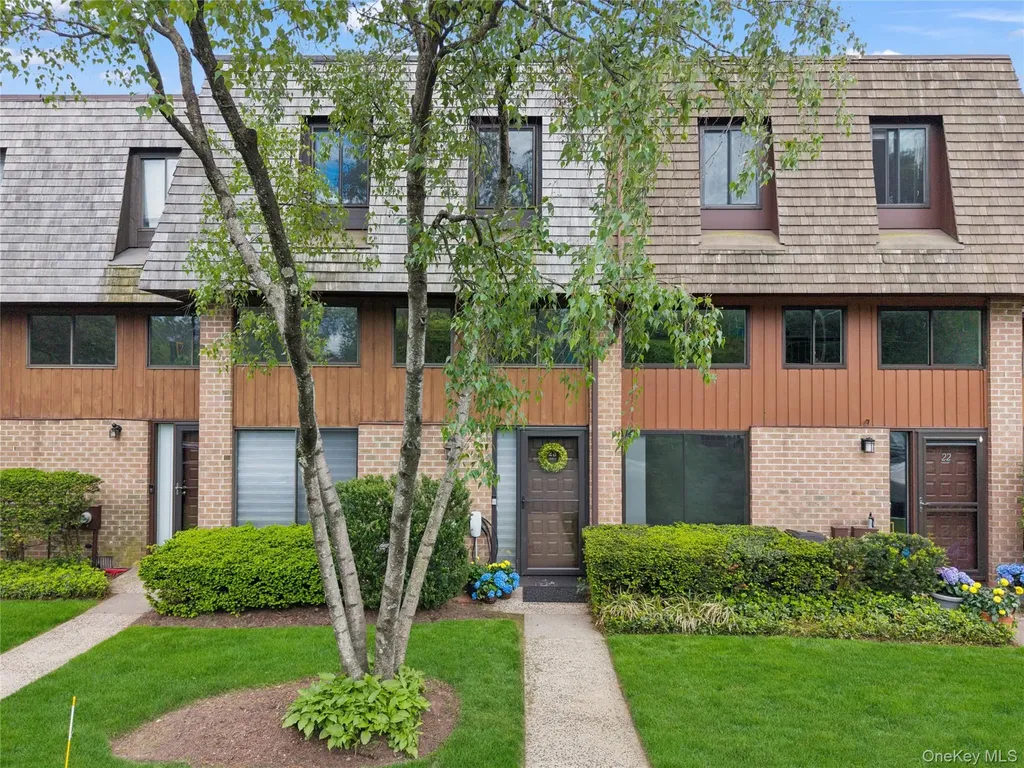 23 The Hamlet Pelham NY 10803