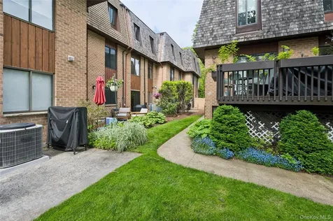 23 The Hamlet Pelham NY 10803