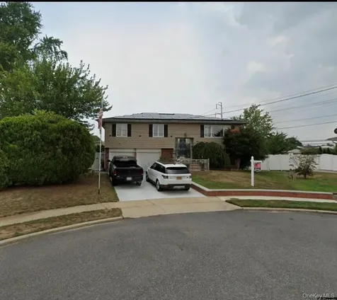 14 Hilton Court Hicksville NY 11801