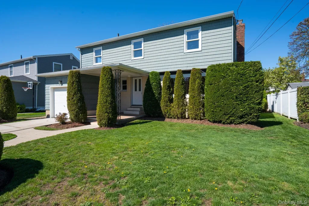 2386 Hampton Avenue Seaford NY 11783