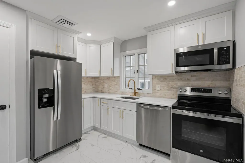 2386 Hampton Avenue Seaford NY 11783