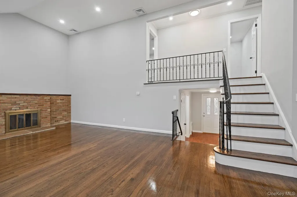 2386 Hampton Avenue Seaford NY 11783