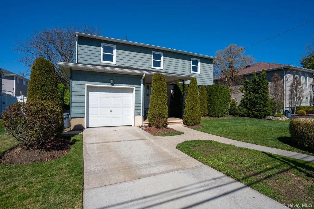 2386 Hampton Avenue Seaford NY 11783