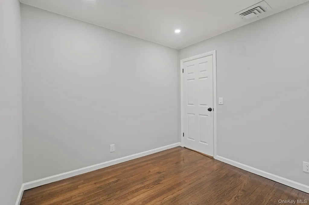 2386 Hampton Avenue Seaford NY 11783