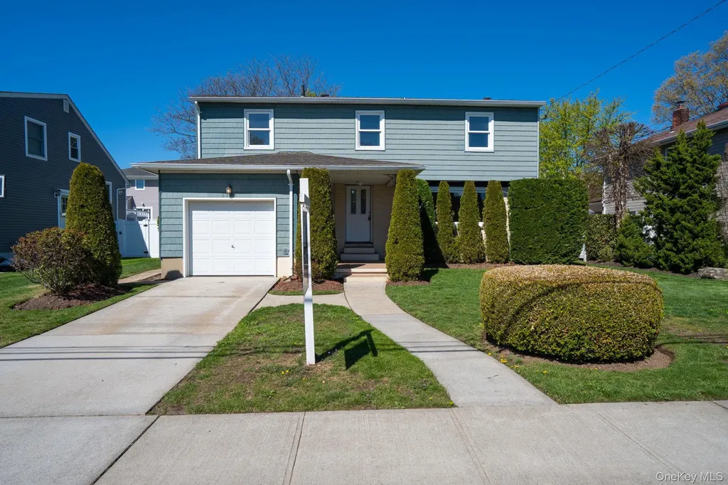 2386 Hampton Avenue Seaford NY 11783