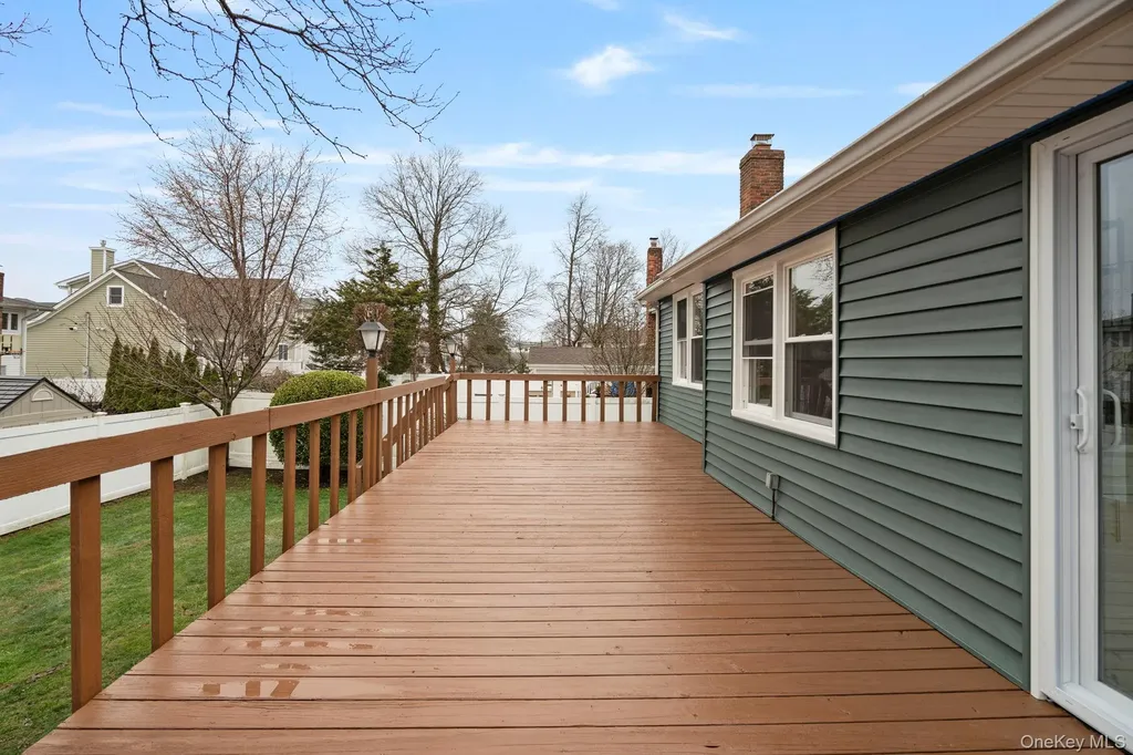 2386 Hampton Avenue Seaford NY 11783
