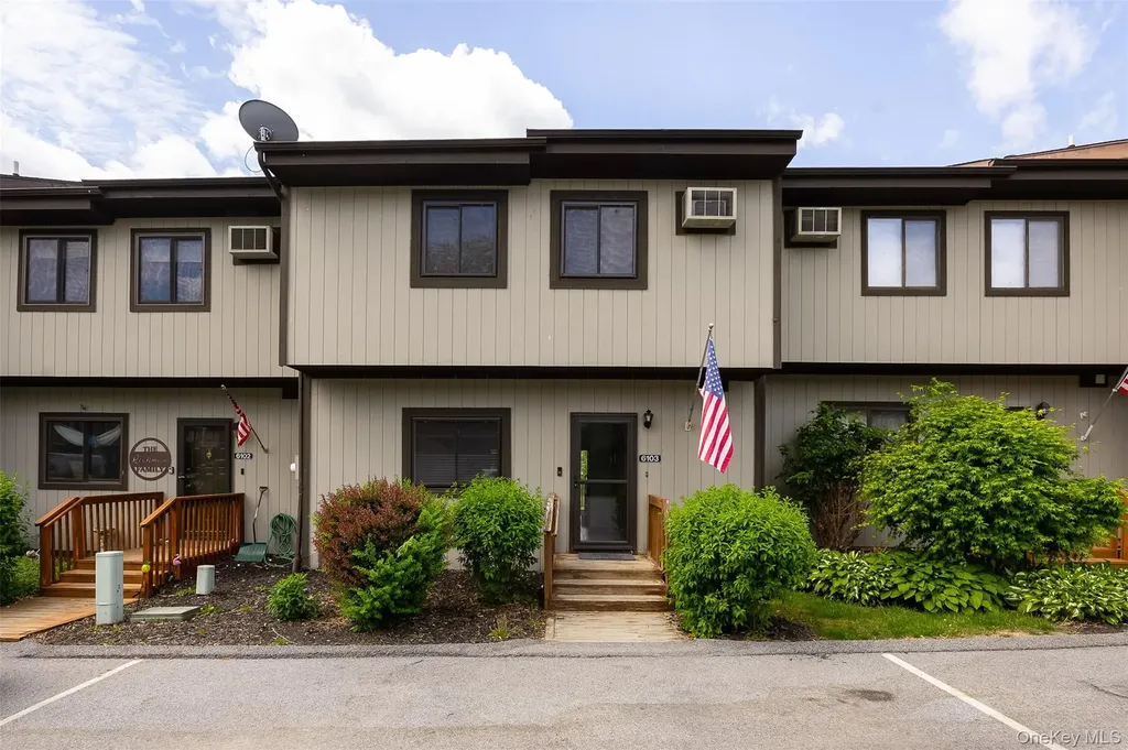 6103 Chelsea Cove N Hopewell Junction NY 12533