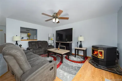 6103 Chelsea Cove N Hopewell Junction NY 12533