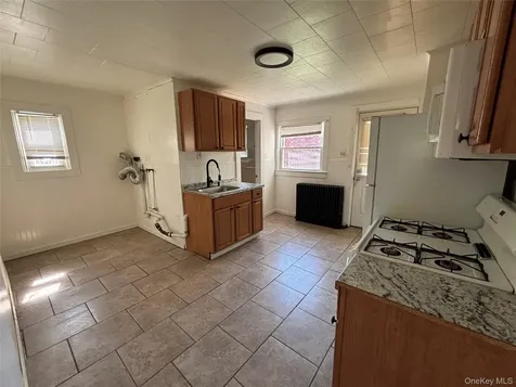16 Mansion Street Poughkeepsie NY 12601